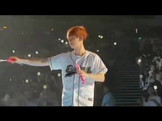 [fancam] 170402 baekhyun playing with bubbles @ exo'rdium in singapore