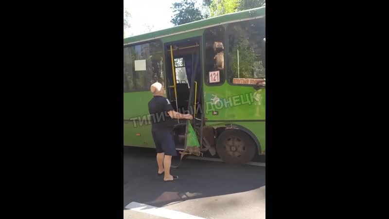 Автобус №121 столкнулся с грузовиком