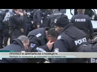 Bulgarian police uses pepper spray on protestors in front of the parliament they forget to take the wind into account