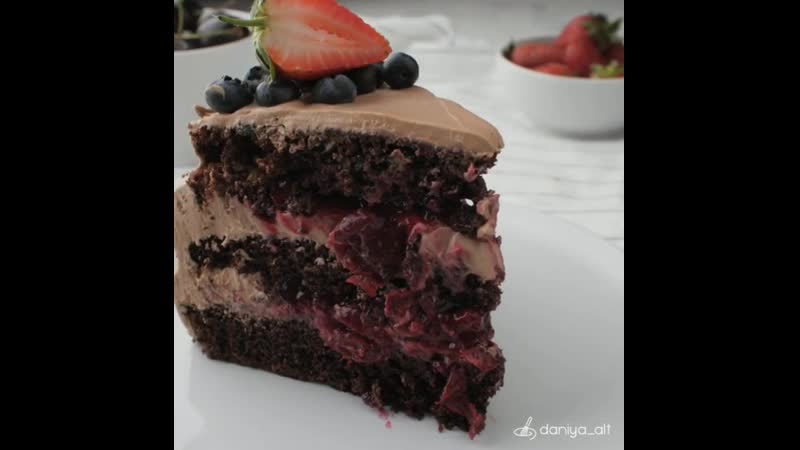 Шоколадный тортик с вишней