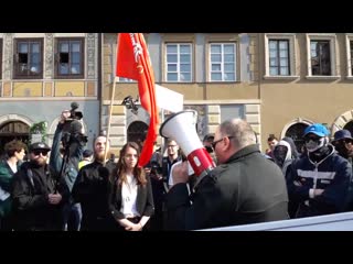 Manifestacja uniwersytety wolne od marksizmu / towarzystwo studentów polskich i in w opisie