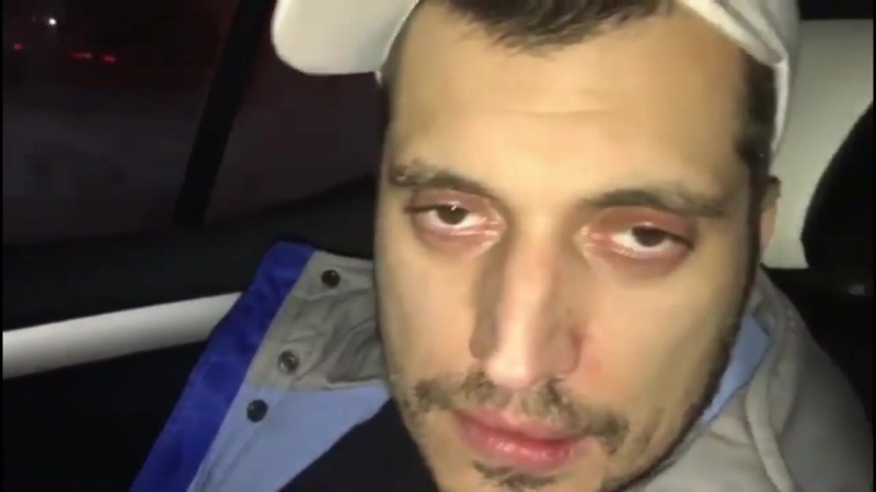 Паше техник слушает себя в такси