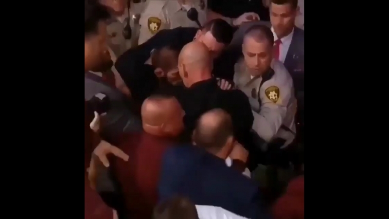 Реклама жаренных ирландских цыплят в дагестанском соусе )))