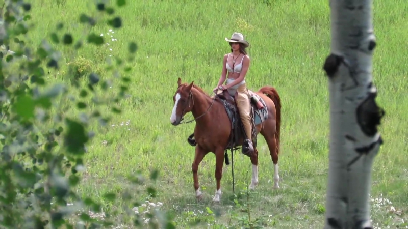 Сара сампайо (sara sampaio) и тейлор хилл (tpornr hill) на фотосессии в аспене, 15/08/2017 (1080p)