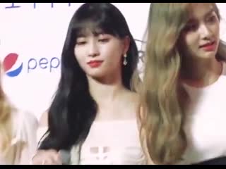 10 seconds of momo (unsuccessfully) trying to pass the mic to another member 😭😂