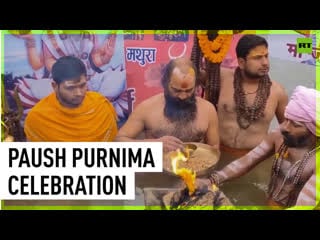 Thousands of hindu worshipers take holy dip in icy water on paush purnima