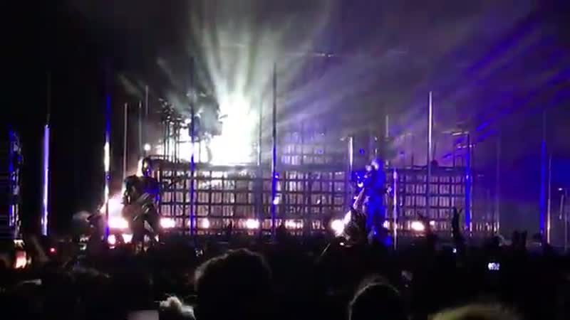 Tokio hotel "melancholic paradise" (live in paris, )