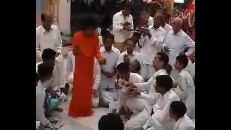 Видео sri sathya sai baba a beautiful darshan video of bhagavan sri sathya sai baba to fill the day ' sai tu pyar ka sagar h