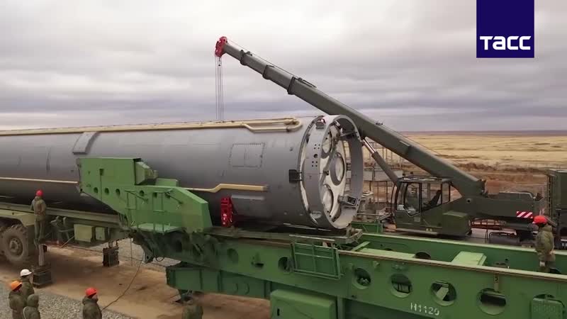 Минобороны показало видео устанои межконтинентальной баллистической ракеты "авангард"