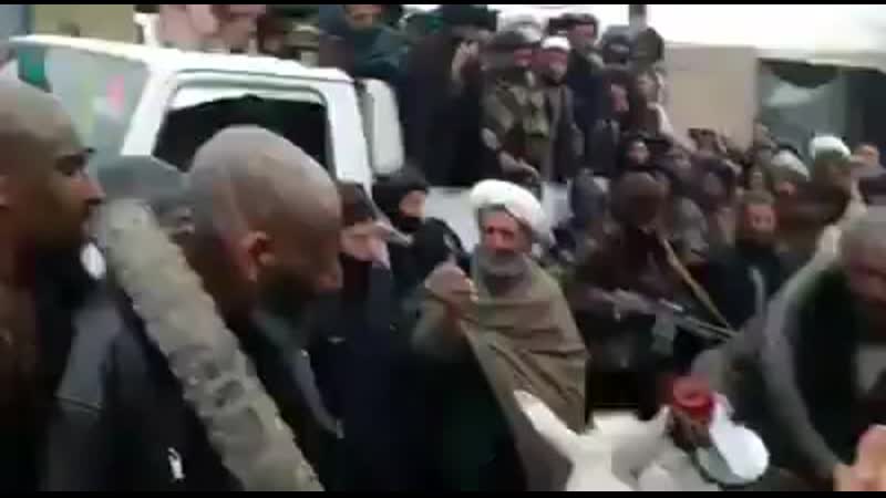 Видео из местных источников "шариатский" суд афганского движения талибан приговорил группу местных жителей к наказанию за воро