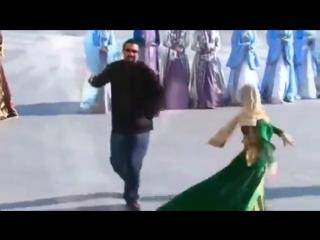 Стивен сигал танцует лезгинку