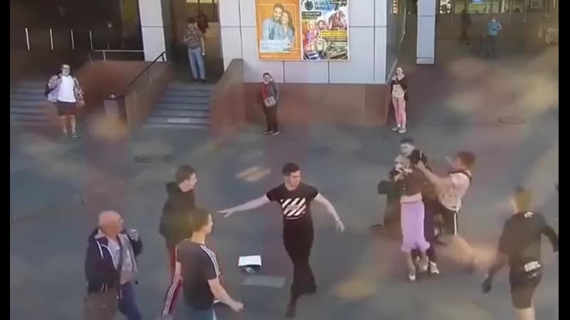 16 18 летние любители рэпа избили петербургских рок музыкантов (29 летнего мужчину и 31 летнюю беременную женщину)