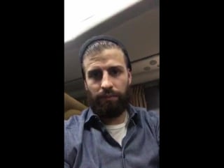 Gerard piqué en #periscope en el autocar!