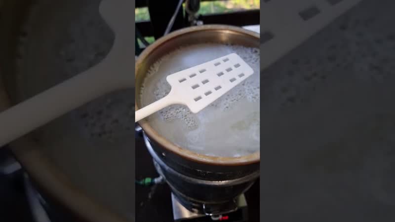 Как перегнать пенющуюся брагу?! первая перегонка браги #самогон #брага #перегонка