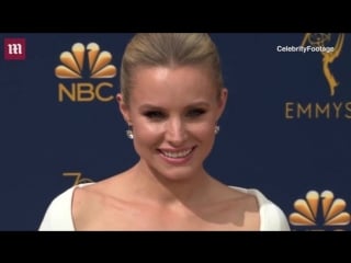 Video kristen bell is a vision in white at the 70th emmy awards