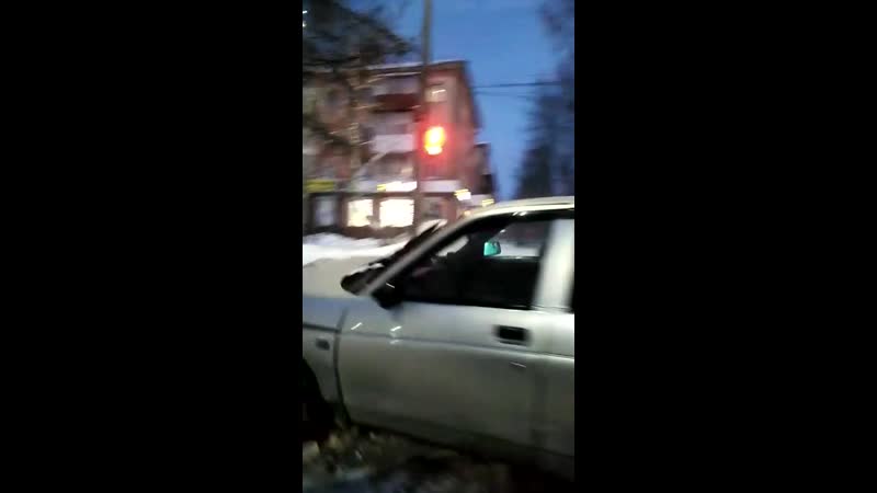 Дтп на пр ленина г асбест автомобиль помял забор mp4