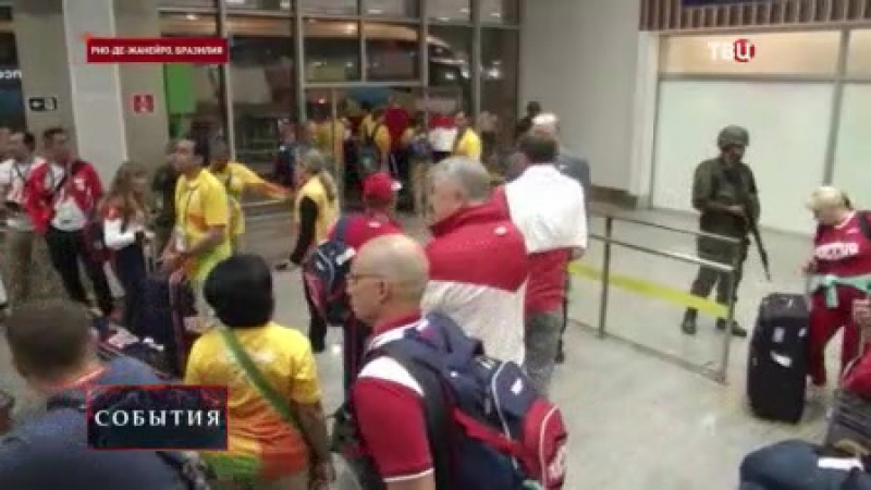 Российских олимпийцев в рио де жанейро встретили "калинкой"