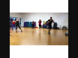 Только что пришла высокоинтенсивная тренироа body combat🔥💪🏻под присмотром александра фирсакова 👍🏻
body combat аэробная тренир