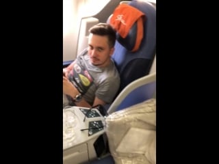 Соло вновь показывает неприличные жесты 18+