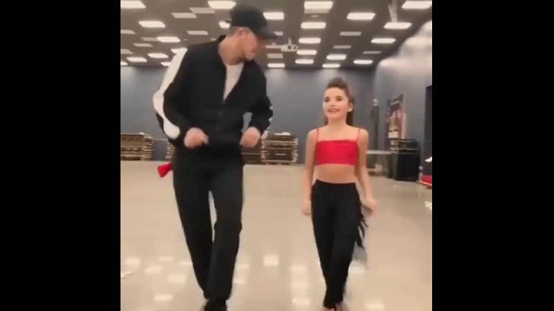 Крaсивый тaнец пaпы с дoчкой мoлодцы!
