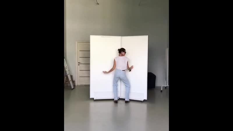 Саша лусс (sasha luss) и лиза онысько (lyza onysko) в офисе avant