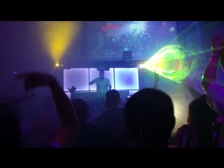 Dj feel разрыв танцпола треком armin van buuren christian burns this light between us (feel new banging remix) 2017