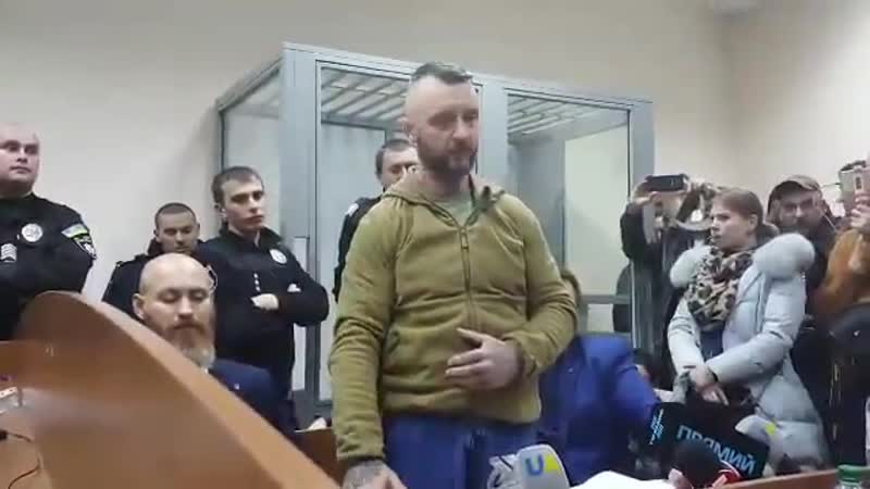 Я народився у єврейському районі, навчався в єврейській школі, я наполовину єврей ви своїм