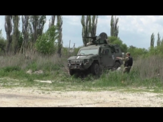 Военнослужащий всу выражает недовольство бронеавтомобилем кугуар, по русски с 1 00