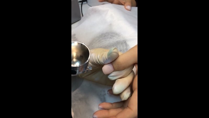 Аэрография на ногтях