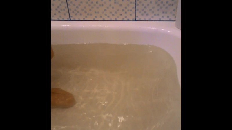 Ксюшка в ванной