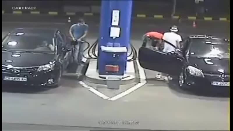 Measures porn video – Gas station worker takes precautionary measures after customer refused to put out his cigarette