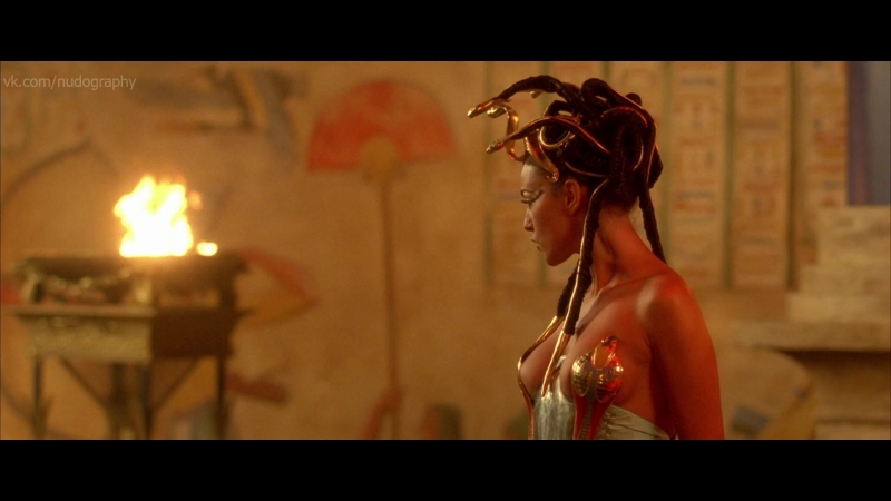 Моника беллуччи (monica bellucci) астерикс и обеликс миссия клеопатра (astérix & obélix mission cléopâtre, 2002) голая?
