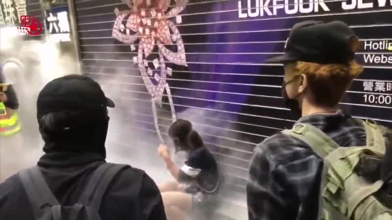 Онижедети и девушка