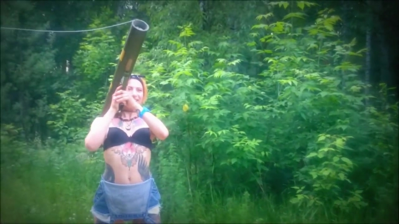 Девушка и гранатомёт