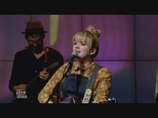 Maddie poppe "keep on movin' on" (live with kelly and ryan )