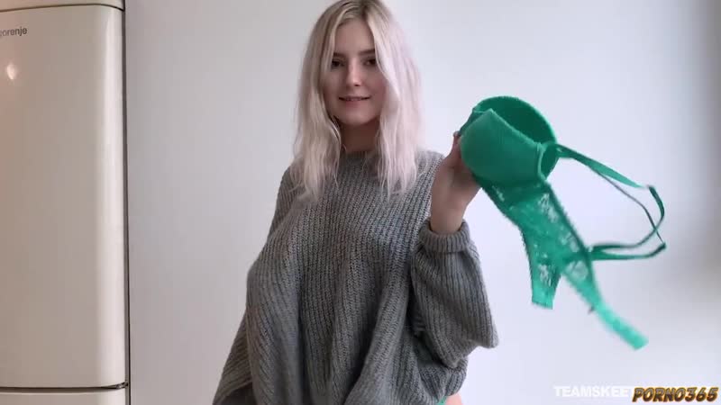 Тверская красотка тини тин дарит другу минет перед вебкой на др