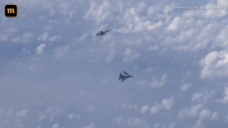 F 18 приблизился к самолету сергея шойгу