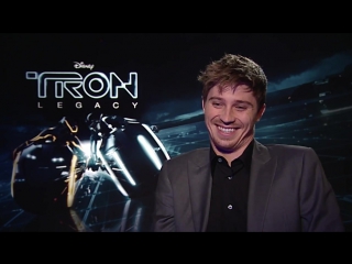 Tron vs italian tronguy garrett hedlund tron2 trailer legacy evolutions funny beau garrett