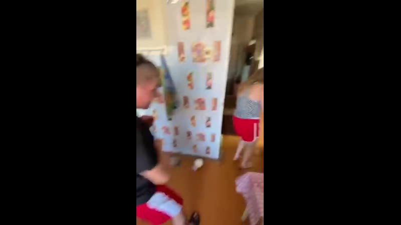 Безумный паша бьет иришку чикипики из за борща, на чьей стороне правда