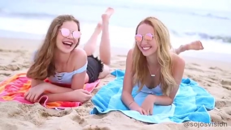 Красивые девушки в солнцезащитных очках