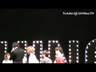 Jongkey 종키 ★ 101122 [fancam] jongkey huged! @ shinee fan party thailand