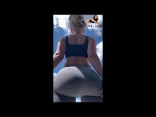 Красивая попка дает (hot girl sexy booty shorts секс sexwife камшот porn тверк twerk попой ass)