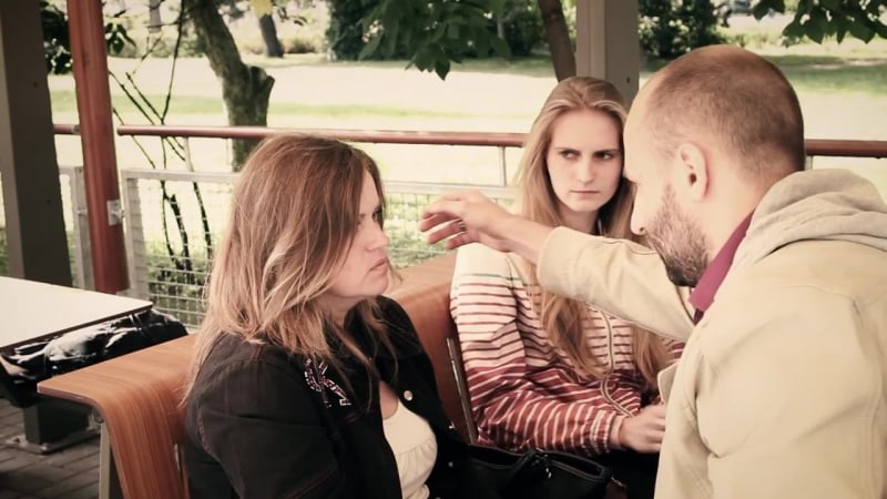 Уличный гипноз (индукция элмана) как бросить курить с помощью курения?