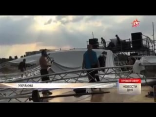 Удар молнии молодыемужчину во время шторма на фестивале в одессе