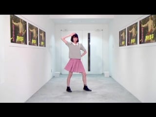 映画『日々ロック』、可愛すぎると話題の少女“まなこ”が超絶キュートなアイドルのマネして踊ってみた。