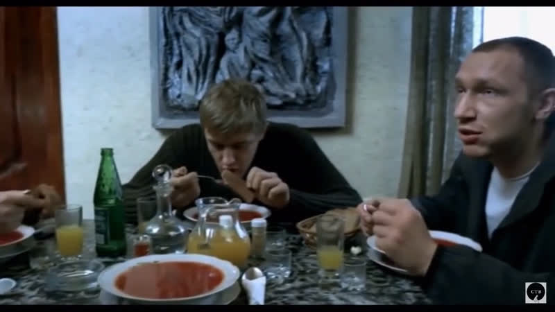 Бумер давай, кот, садись, я тебе борщеца взял такой нормальный, домашний, поешь