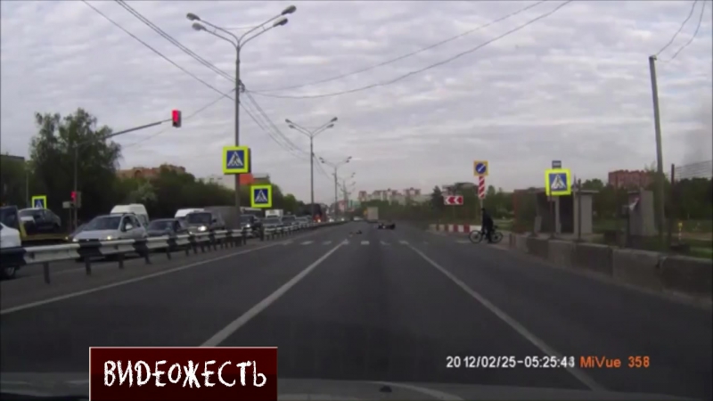 Хруст летел на красный © видеожесть