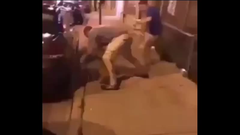 Когда ты уже повержен, но не сломлен, ибо у тебя в рукаве 2 туза кента