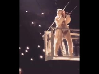 Houston it don't get no betta than the way y'all went up tonight!!! thank you from the bottom of my lil ratchet heart #antiworld