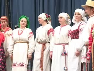 Показ русских народных костюмов